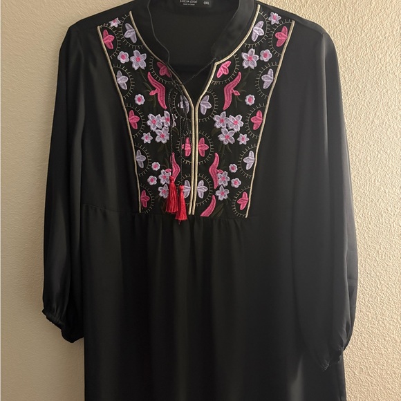 SHEIN Tops - Embroidered Black Women's / SHEIN Curve Top Pink & Lavender Accents/ Pre-Loved